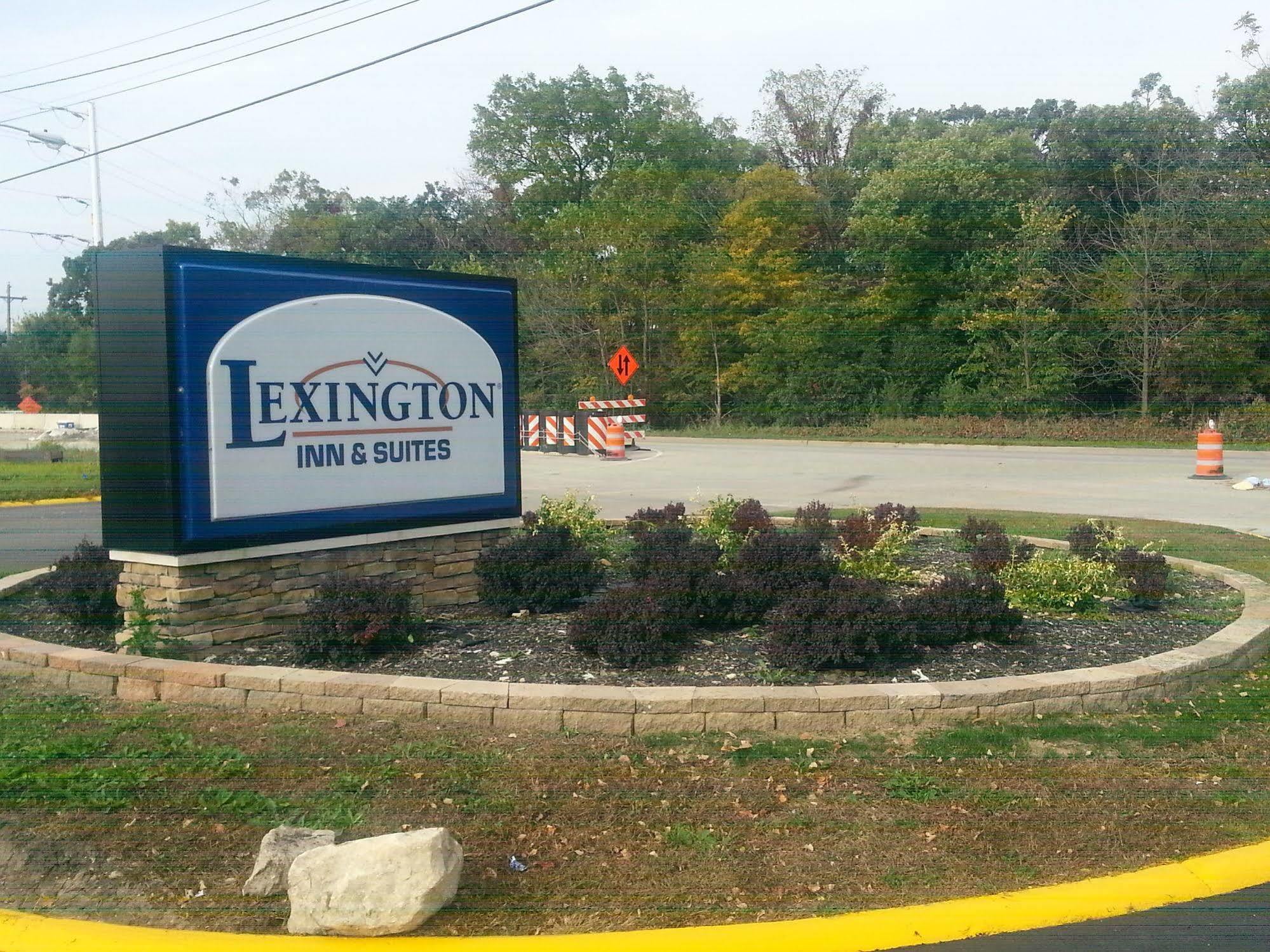 Lexington Inn & Suites-Elgin Bagian luar foto